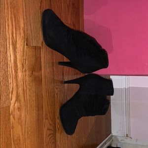 Kelly & Katie heeled booties